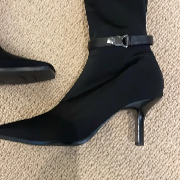 Bandolino stretchy fabric boots. Size 6 - Picture 2 of 7